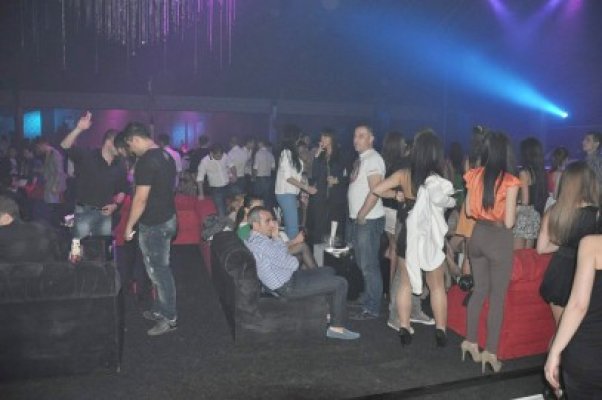 Noaptea de Crăciun, sărbătorită de tinerii constănţeni în cluburi